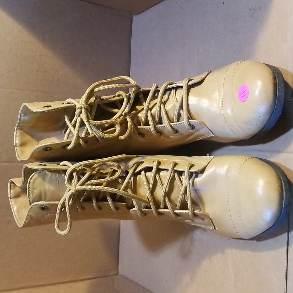 Drash tan lace up boots sz 11